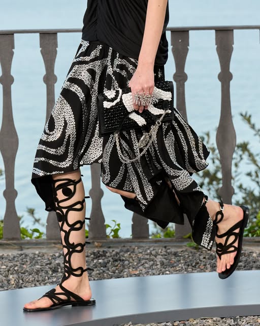 🏛️Gladiator Sandals Are Back: A Timeless Fashion Revival You’ll Actually Want to Wear in 2025