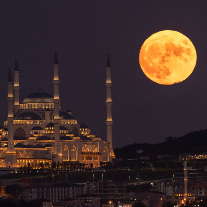 August’s "Sturgeon Moon": A Rare Two-Night Full Moon to Watch in 2025
